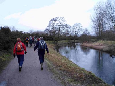 03 Walking alongside the River Idle in the Idle Valley country park